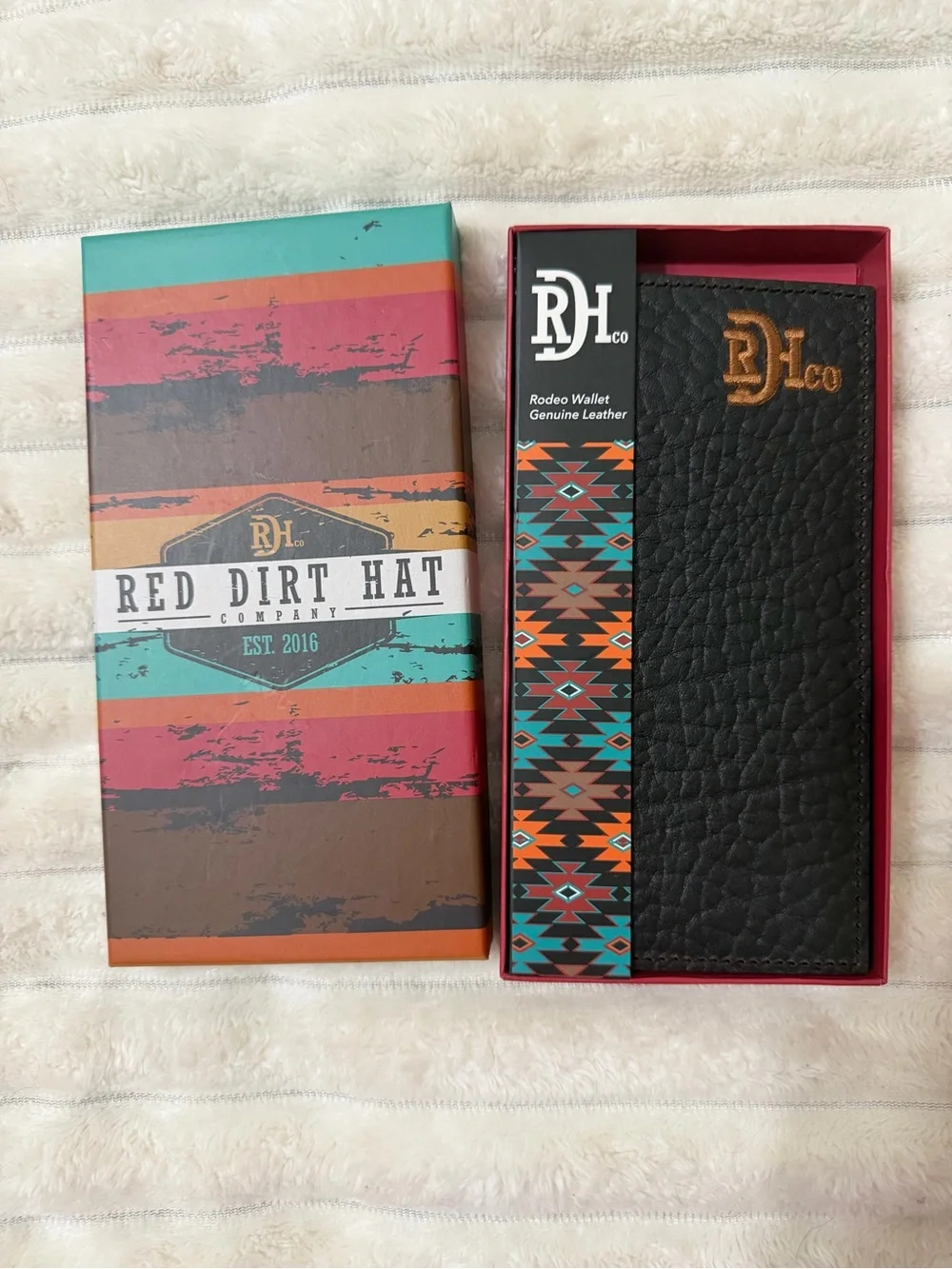 Red Dirt Hat Company Men’s Rodeo Wallet Bison Grain Leather